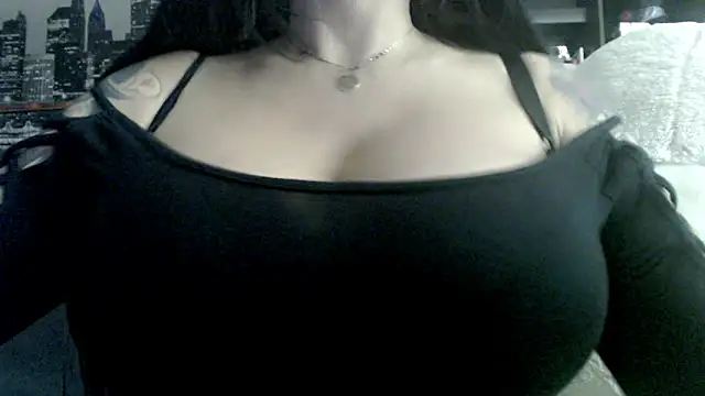 stormylana online show from April 17, 2026, 7:39 pm