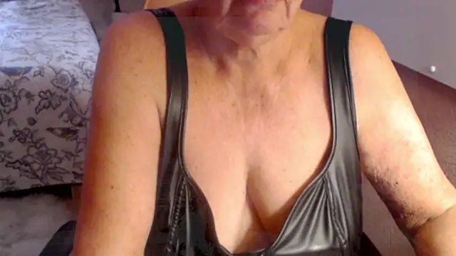 GrannyChrissy68 online show from January 30, 2025, 12:37 pm
