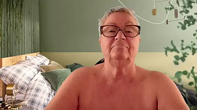 GrannyChrissy68 online show from March 14, 2026, 1:27 pm