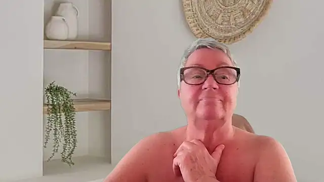 GrannyChrissy68 online show from June 2, 2026, 1:46 pm
