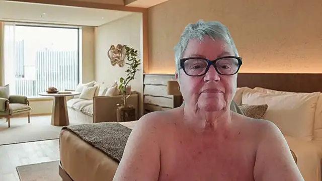 GrannyChrissy68 online show from June 5, 2026, 12:33 pm