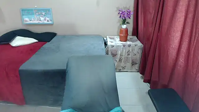 Snapshot of top2bottom4u chatting on March 19, 2025, 10:55 am top2bottom4u online show from March 19, 2025, 10:55 am