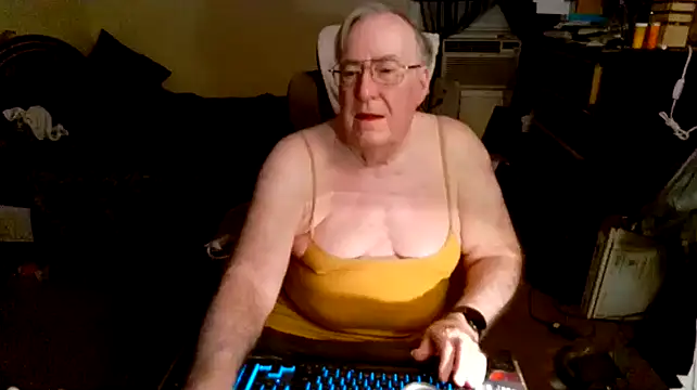 Snapshot of Toastir chatting on December 8, 2024, 1:13 am Toastir online show from December 8, 2024, 1:13 am