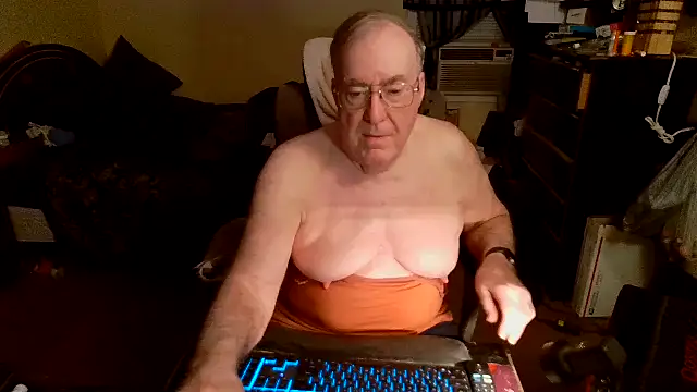 Snapshot of Toastir chatting on December 12, 2024, 3:05 pm Toastir online show from December 12, 2024, 3:05 pm