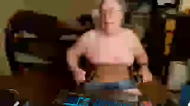 Snapshot of Toastir chatting on February 26, 2025, 2:37 am Toastir online show from February 26, 2025, 2:37 am