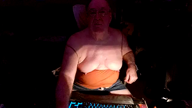 Snapshot of Toastir chatting on September 24, 2025, 5:05 pm Toastir online show from September 24, 2025, 5:05 pm