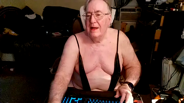 Snapshot of Toastir chatting on October 6, 2025, 8:39 pm Toastir online show from October 6, 2025, 8:39 pm