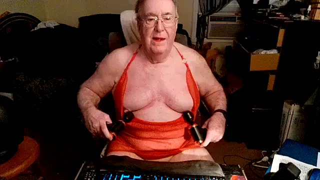 Snapshot of Toastir chatting on November 9, 2025, 8:51 pm Toastir online show from November 9, 2025, 8:51 pm