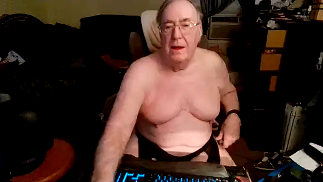 Snapshot of Toastir chatting on November 13, 2025, 7:02 pm Toastir online show from November 13, 2025, 7:02 pm