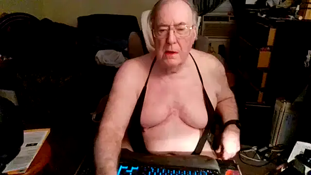 Snapshot of Toastir chatting on November 22, 2025, 9:25 pm Toastir online show from November 22, 2025, 9:25 pm