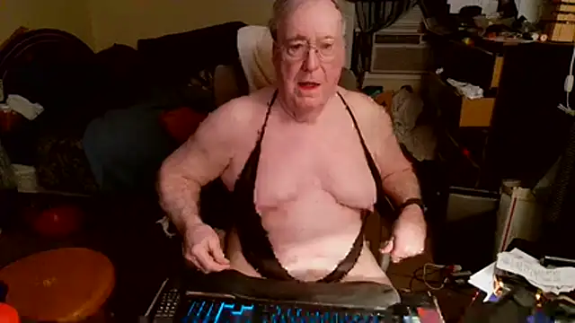 Snapshot of Toastir chatting on February 16, 2026, 1:57 am Toastir online show from February 16, 2026, 1:57 am