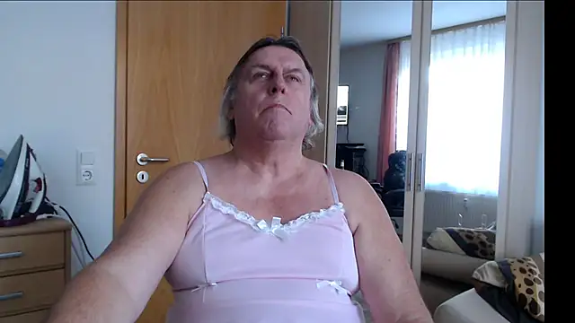 Snapshot of Sissygera chatting on December 20, 2024, 1:54 pm Sissygera online show from December 20, 2024, 1:54 pm