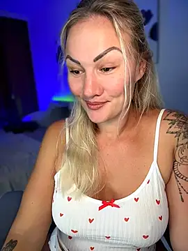 Snapshot of NastyMilf_ chatting on July 19, 2026, 6:55 pm NastyMilf online show from July 19, 2026, 6:55 pm
