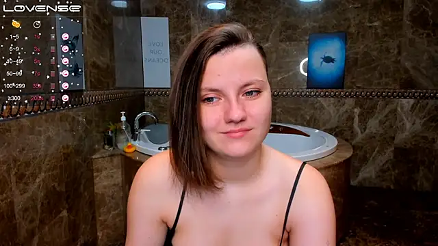 MelindaTin online show from October 19, 2025, 12:11 am