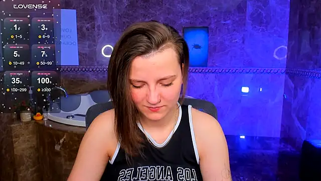 MelindaTin online show from April 21, 2026, 1:42 am