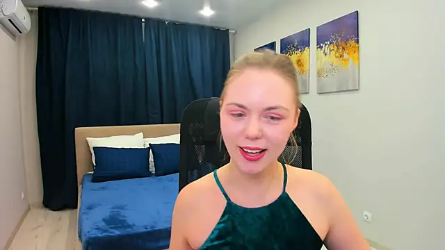 Strawberrye online show from January 19, 2025, 1:22 pm