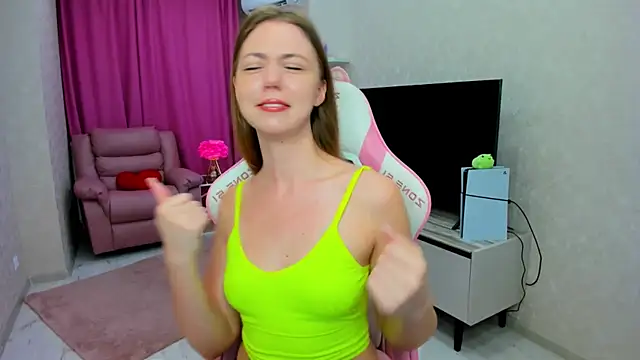 Strawberrye online show from June 6, 2026, 3:22 am