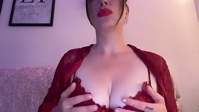 Snapshot of EmilyBlue chatting on July 15, 2026, 9:53 pm EmilyBlue online show from July 15, 2026, 9:53 pm