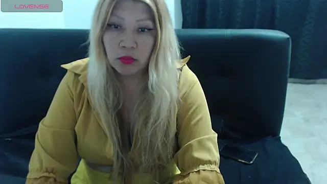 Snapshot of Dulce-Bella chatting on December 12, 2024, 7:48 pm Dulce-Bella online show from December 12, 2024, 7:48 pm