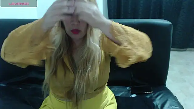 Snapshot of Dulce-Bella chatting on December 12, 2024, 10:52 pm Dulce-Bella online show from December 12, 2024, 10:52 pm