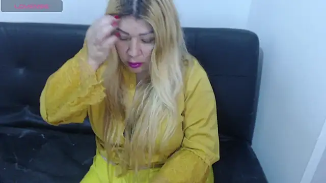 Snapshot of Dulce-Bella chatting on March 2, 2025, 4:21 pm Dulce-Bella online show from March 2, 2025, 4:21 pm