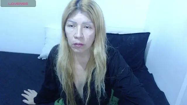 Dulce-Bella online show from April 19, 2026, 6:43 pm