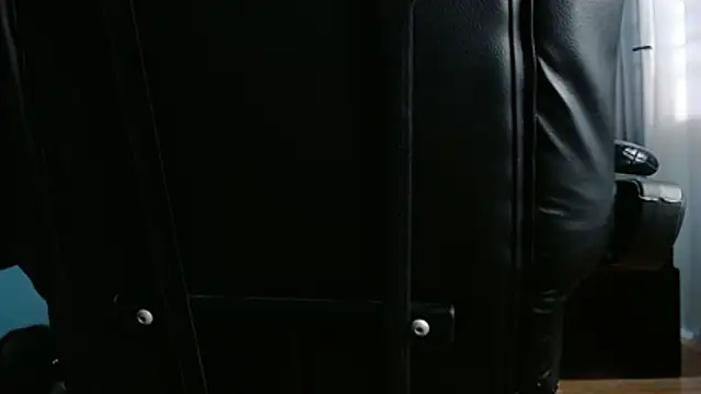 Yukikawaii online show from April 21, 2026, 4:30 am