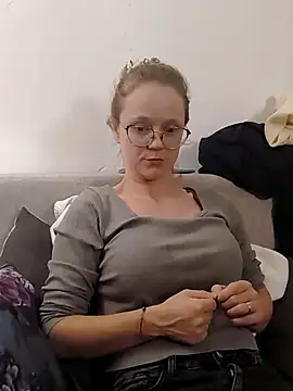 Snapshot of little-leni chatting on October 10, 2025, 8:30 pm little-leni online show from October 10, 2025, 8:30 pm