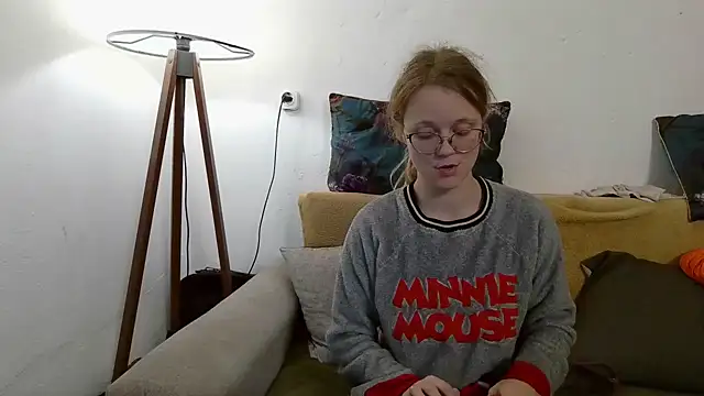 Snapshot of little-leni chatting on January 7, 2026, 8:00 pm little-leni online show from January 7, 2026, 8:00 pm