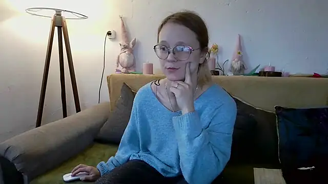 Snapshot of little-leni chatting on February 17, 2026, 8:11 am little-leni online show from February 17, 2026, 8:11 am