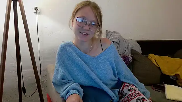 Snapshot of little-leni chatting on May 29, 2026, 8:40 pm little-leni online show from May 29, 2026, 8:40 pm