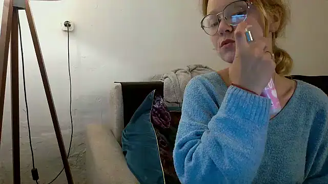 Snapshot of little-leni chatting on May 30, 2026, 8:06 pm little-leni online show from May 30, 2026, 8:06 pm