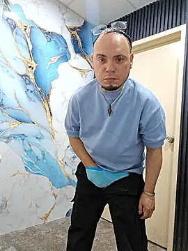 latinoflpr online show from April 2, 2026, 8:17 pm