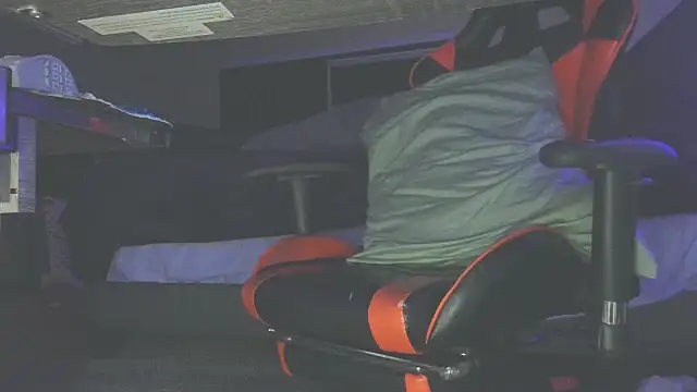 Snapshot of Dick_and_muscles chatting on March 13, 2025, 9:21 am Dick and muscles online show from March 13, 2025, 9:21 am