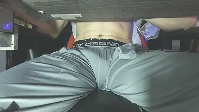 Snapshot of Dick_and_muscles chatting on September 21, 2025, 1:18 am Dick and muscles online show from September 21, 2025, 1:18 am