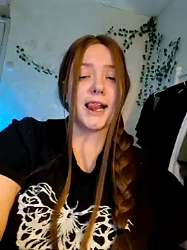 Sophia Edwards online show from April 6, 2026, 12:08 am