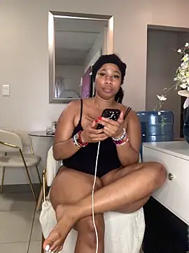 CurvyDesire1 online show from December 15, 2025, 4:22 pm