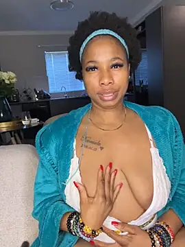 Snapshot of CurvyDesire1 chatting on June 7, 2026, 6:06 am CurvyDesire1 online show from June 7, 2026, 6:06 am