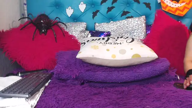 SARAWILLS online show from October 28, 2025, 2:20 pm