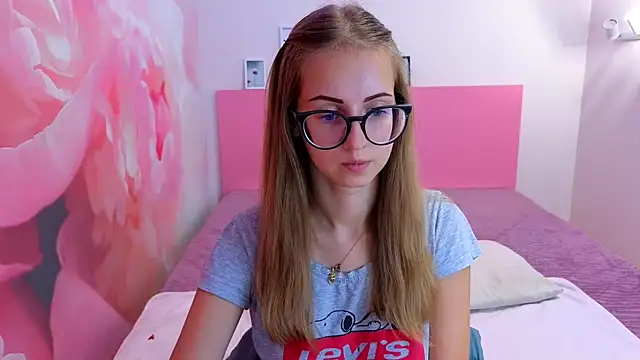 AliceAdams online show from September 19, 2025, 6:37 am