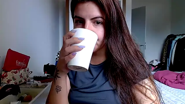 chelbyy online show from November 4, 2025, 1:43 pm