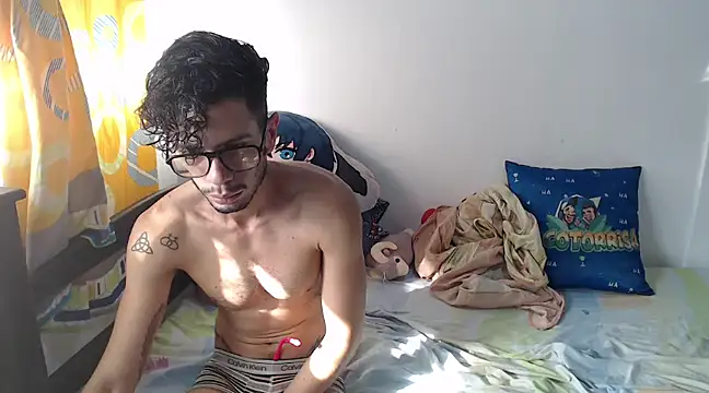 alisterxxx online show from February 18, 2025, 1:11 pm