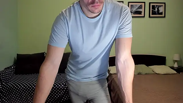 Marrymepls online show from April 19, 2026, 6:10 pm