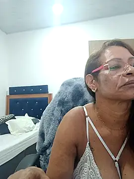 BustyMilf  online show from October 9, 2025, 1:09 pm