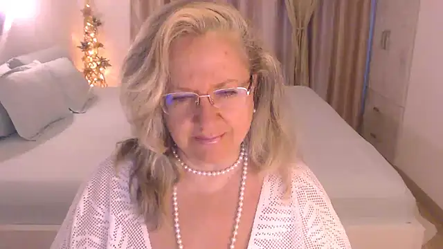 Raisshy online show from October 15, 2025, 4:56 am