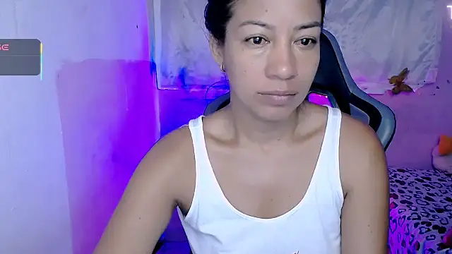 ninatiny online show from October 8, 2025, 10:46 am