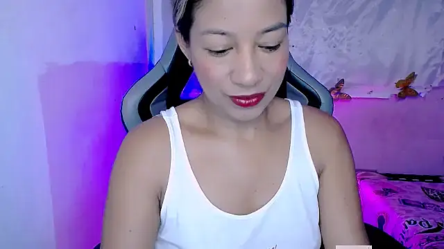 ninatiny online show from October 24, 2025, 10:22 am