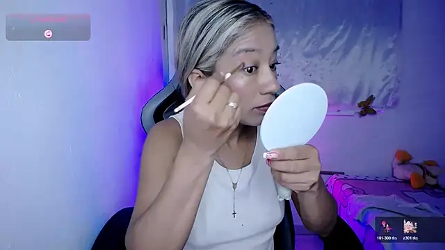 ninatiny online show from November 12, 2025, 8:48 am