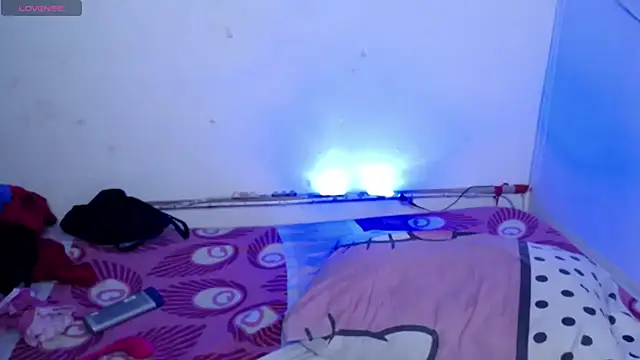 ninatiny online show from April 9, 2026, 10:31 am