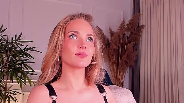 daisyd001 online show from April 2, 2026, 8:34 am